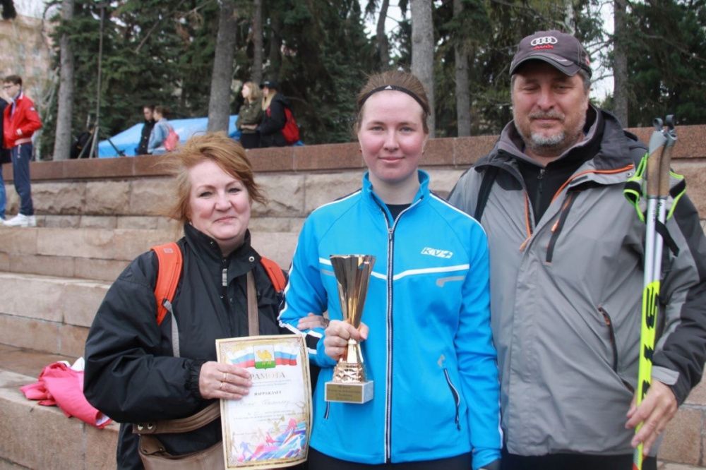 Тюменская биатлонистка выиграла награду традиционной гонки на лыжероллерах в Челябинске