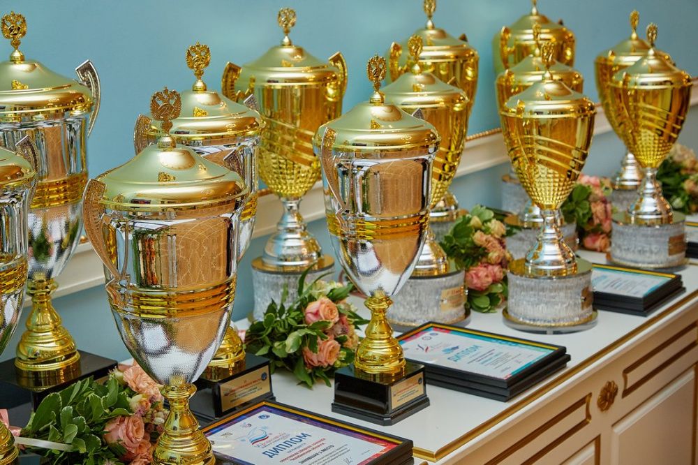 Тюменских победителей всероссийской X Зимней Спартакиады учащихся наградили онлайн.