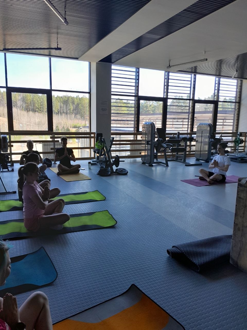 Лыжи, винтовки, и … поза лотоса