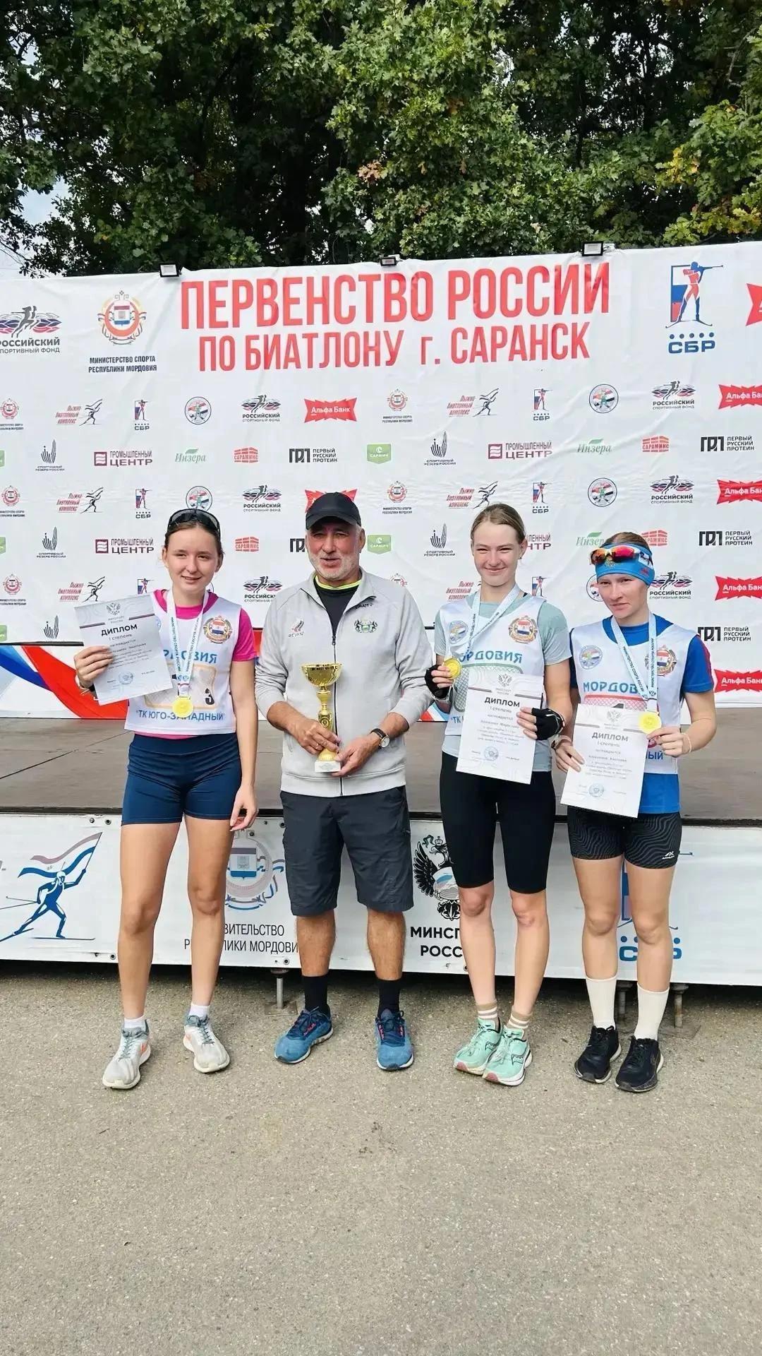 Леонид Гурьев: «Девчонки купили флаг Тюменской области и гордо стояли с ним во время гимна!»